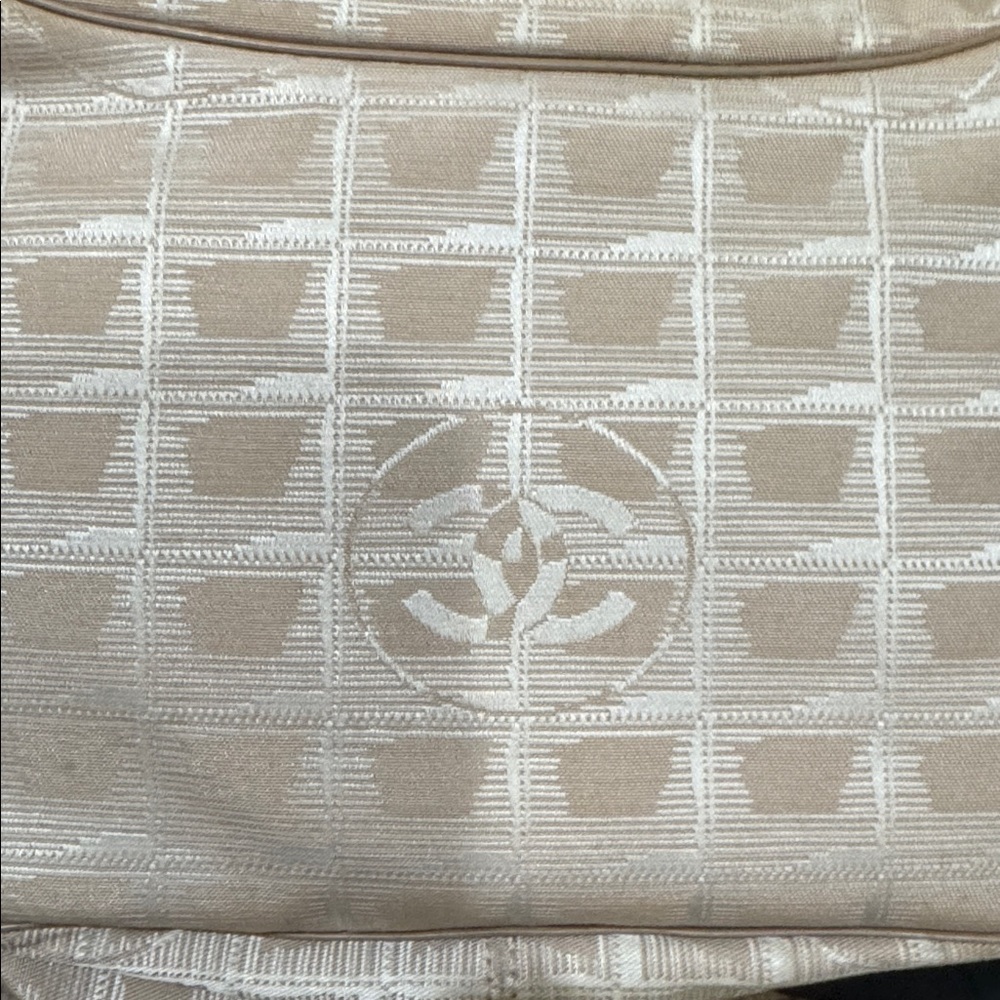 CHANEL Elegant Shoulder Bag - Picture 16 of 16